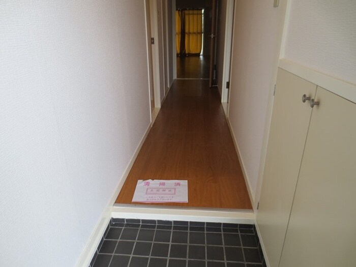 物件内観写真5　(玄関)