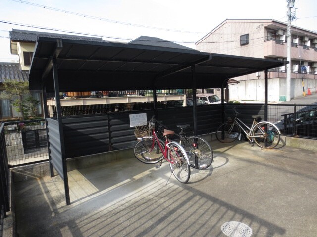 物件外観写真3　(駐輪場)