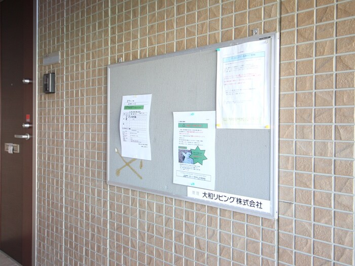 物件外観写真6　(エントランス部分)