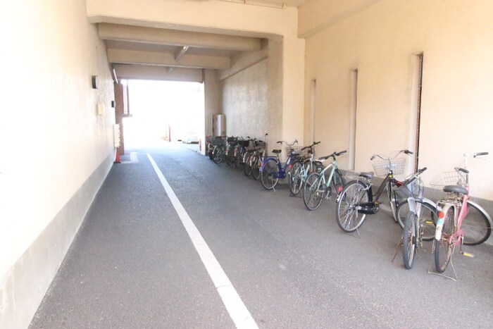物件外観写真4　(駐輪場)