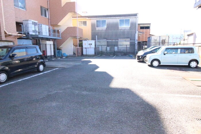 物件外観写真5　(駐車場)
