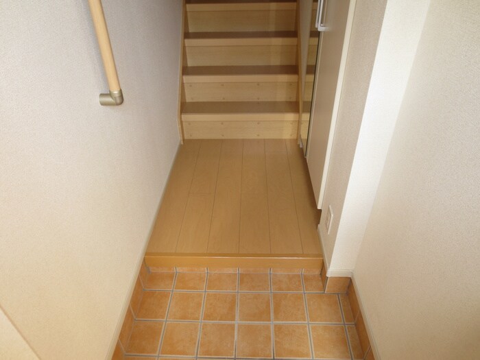 物件内観写真7　(玄関)
