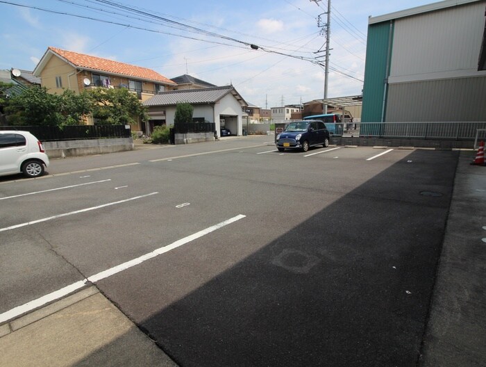 物件外観写真5　(駐車場)