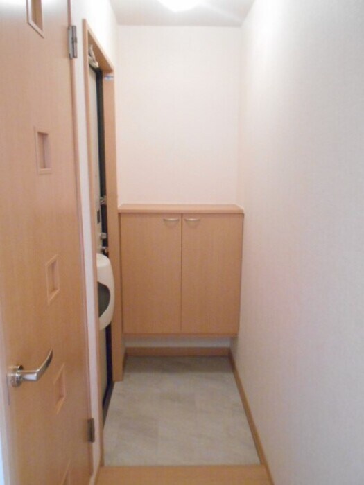 物件内観写真12　(玄関)