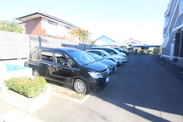 物件外観写真4　(駐車場)
