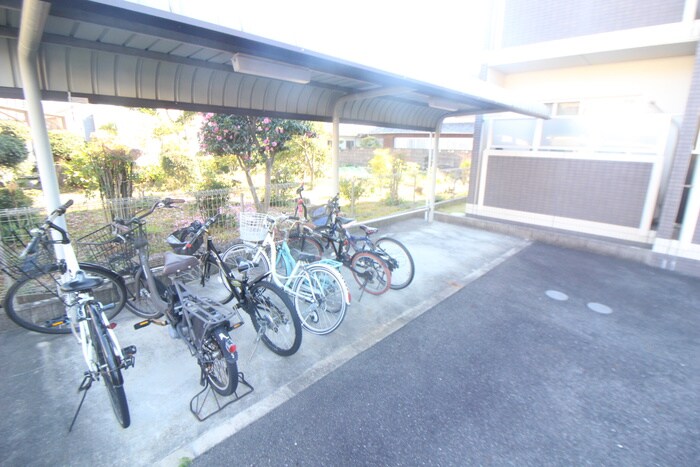 物件外観写真5　(駐輪場)