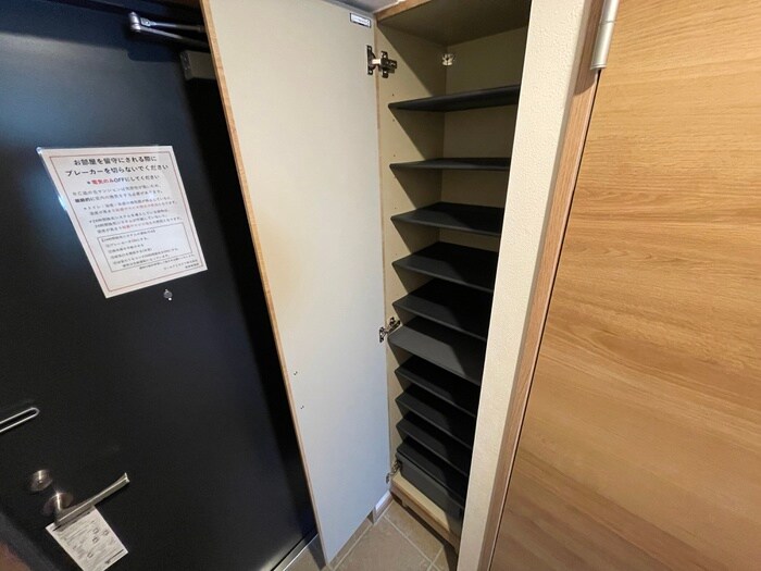 物件内観写真8　(靴箱)