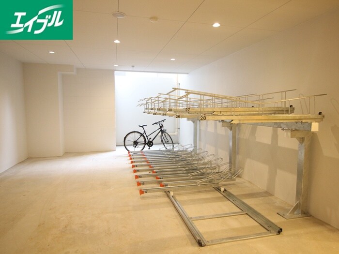 物件外観写真3　(駐輪場)