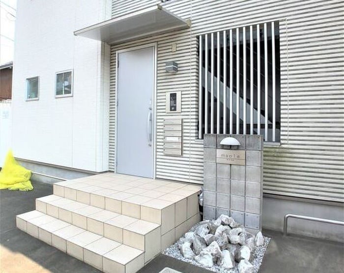 物件外観写真2　(エントランス部分)