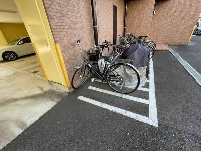 物件外観写真5　(駐輪場)