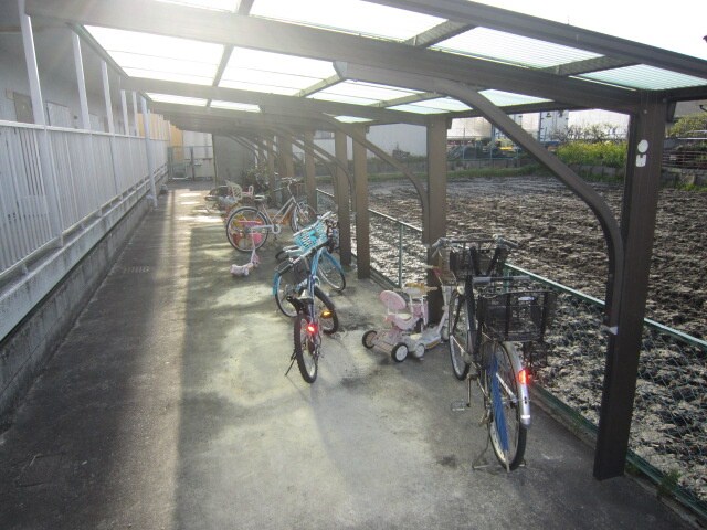 物件外観写真3　(駐輪場)