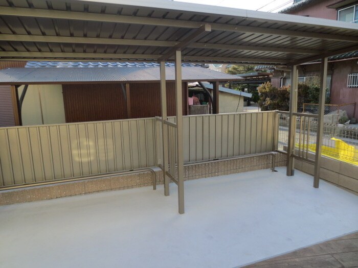 物件外観写真5　(駐輪場)