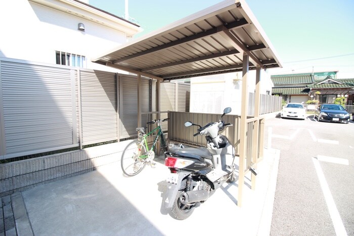 物件外観写真3　(駐輪場)