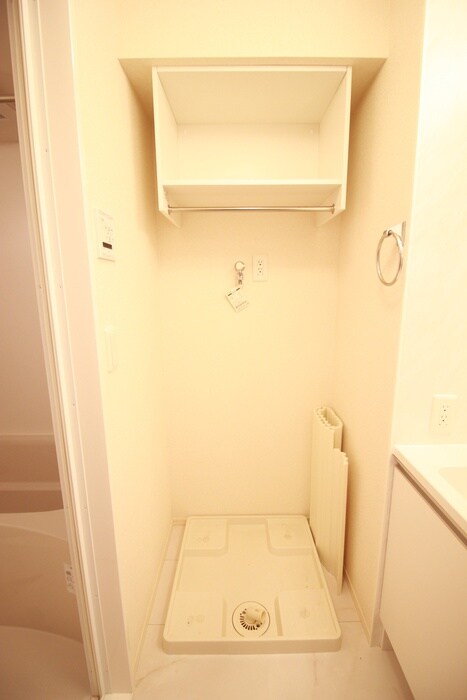 物件内観写真18　(洗濯機置場)