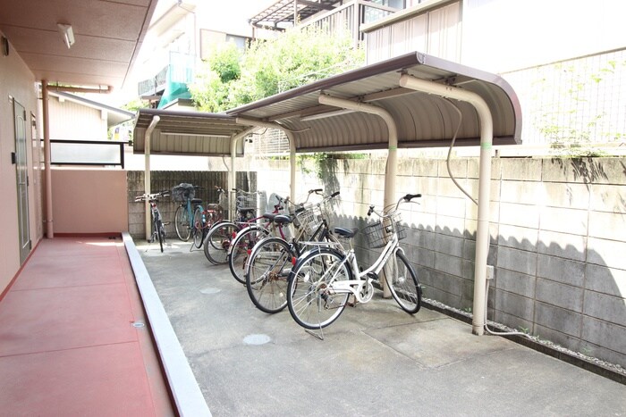 物件外観写真5　(駐輪場)