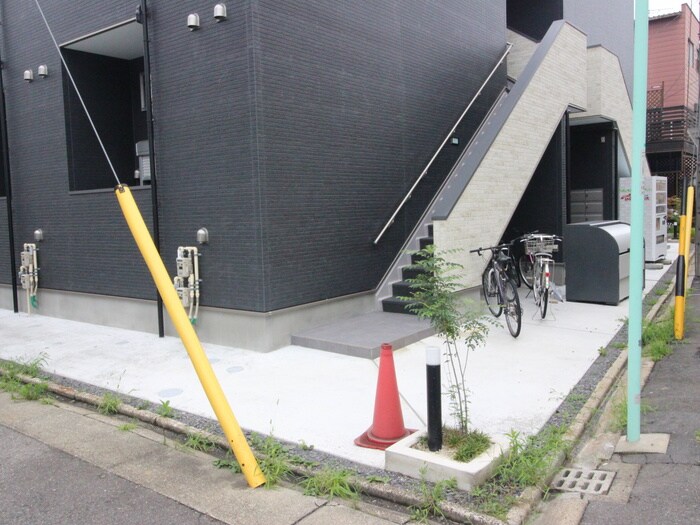 物件外観写真3　(駐輪場)