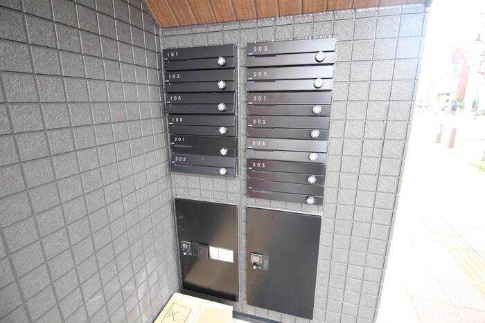 物件外観写真4　(エントランス部分)