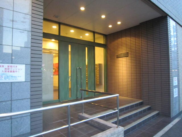 物件外観写真2　(エントランス部分)