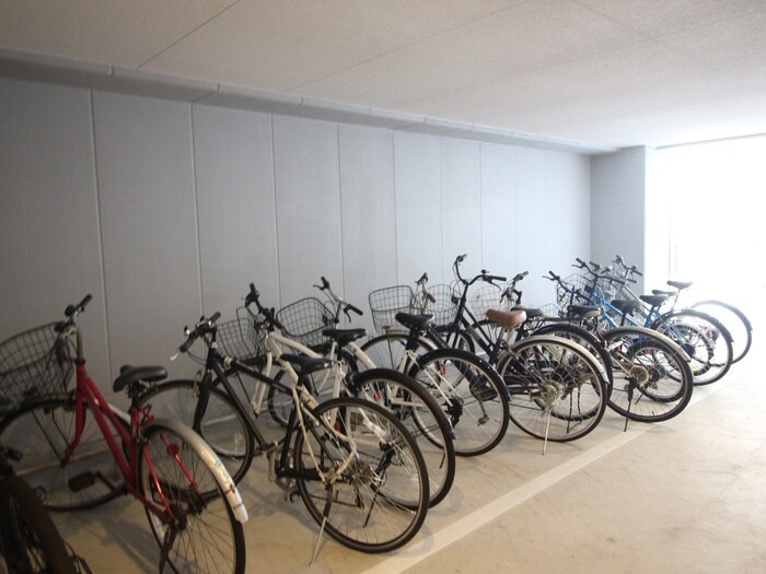 物件外観写真3　(駐輪場)
