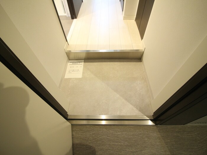 物件内観写真15　(玄関)