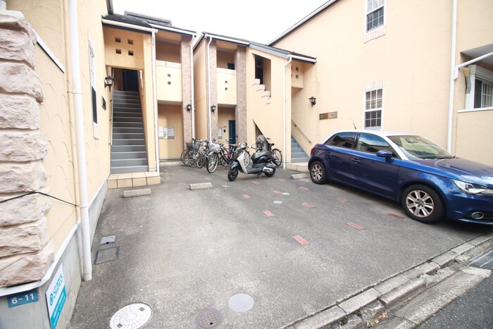 物件外観写真4　(駐車場)