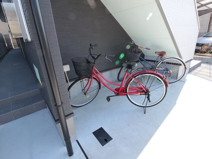 物件外観写真6　(駐輪場)