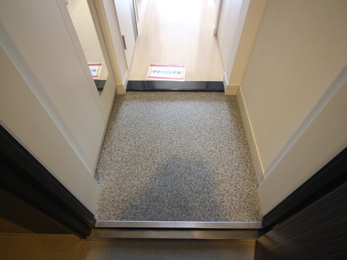 物件内観写真15　(玄関)