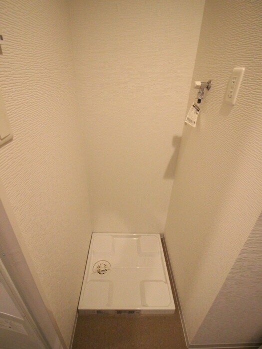 物件内観写真14　(洗濯機置場)