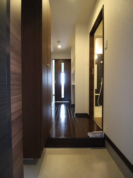 物件内観写真18　(玄関)