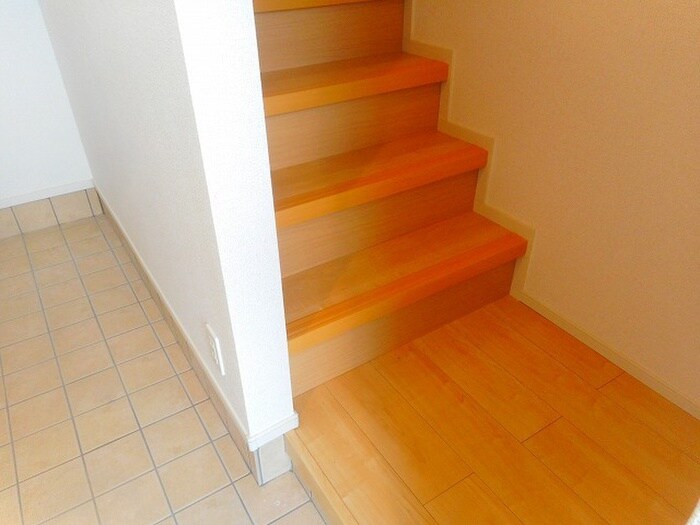 物件内観写真4　(玄関)