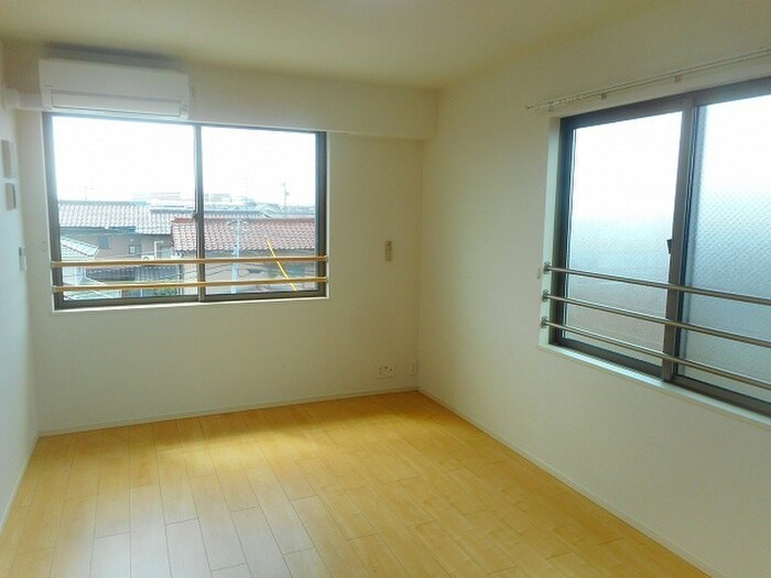 物件内観写真4　(居室)