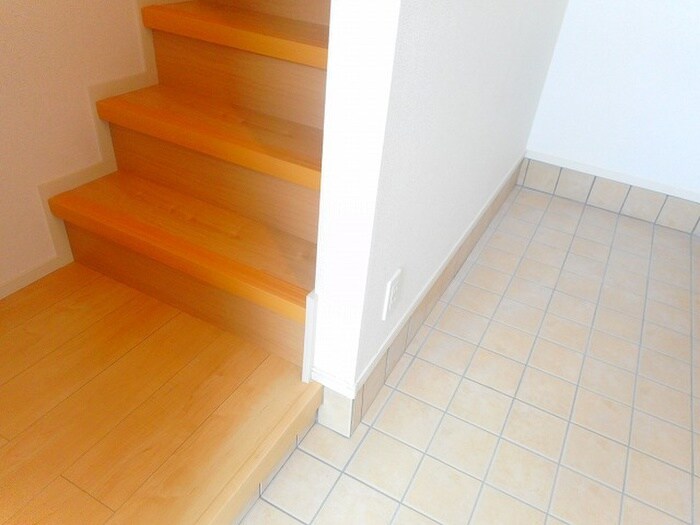 物件内観写真7　(玄関)