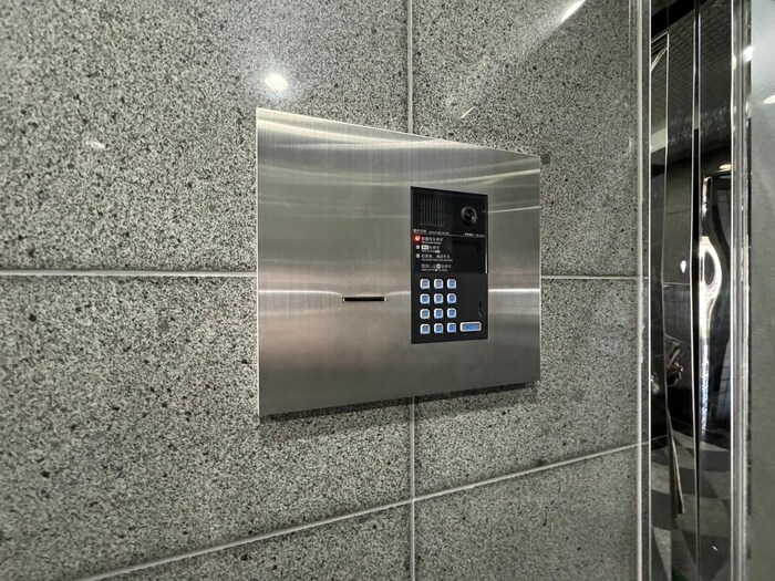 物件外観写真4　(エントランス部分)