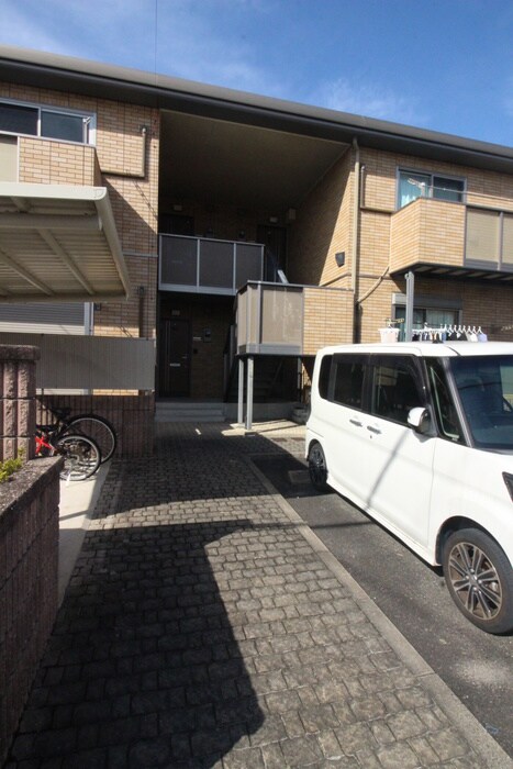 物件外観写真5　(エントランス部分)