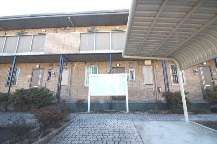 物件外観写真4　(エントランス部分)