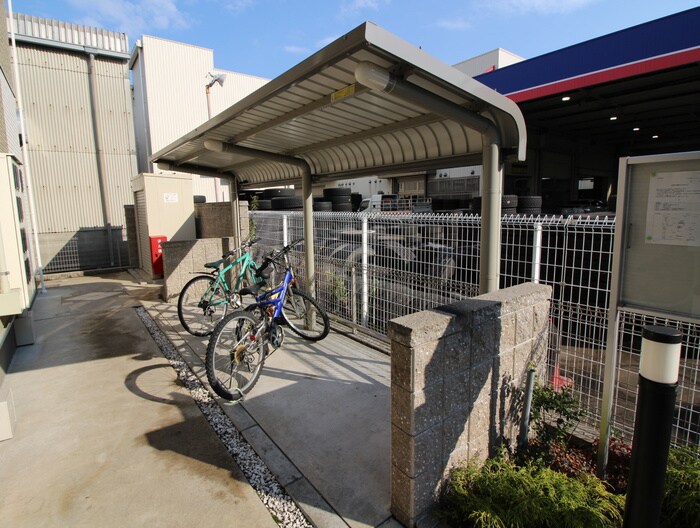 物件外観写真3　(駐輪場)