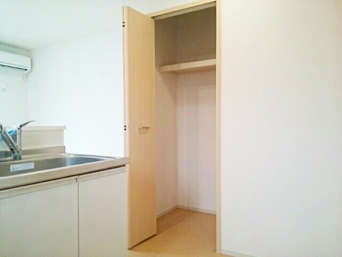 物件内観写真10　(収納)