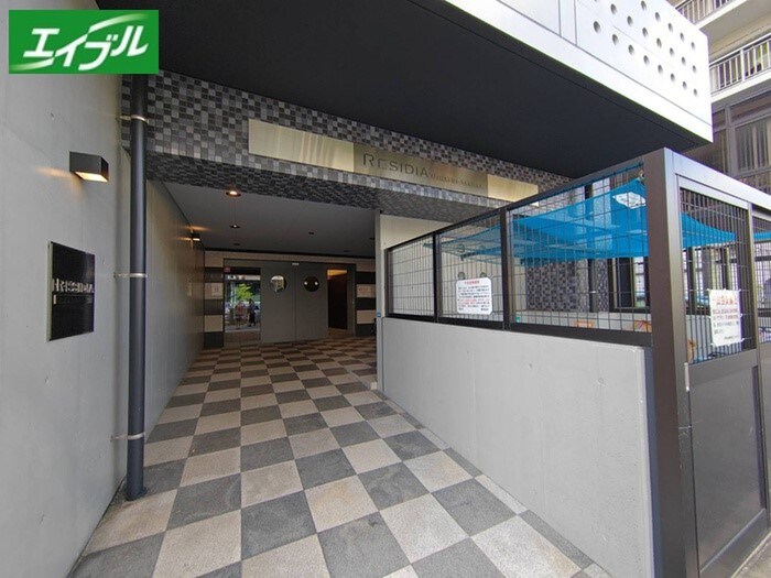 物件外観写真2　(エントランス部分)