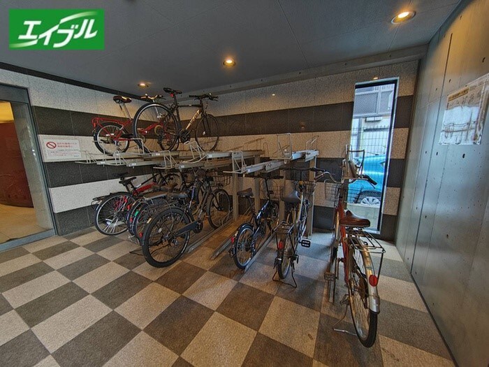 物件外観写真3　(駐輪場)