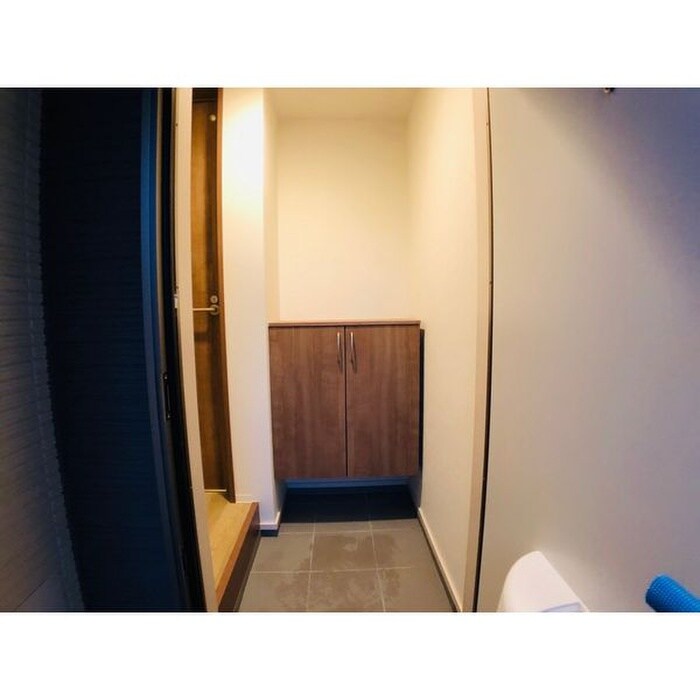 物件内観写真12　(玄関)