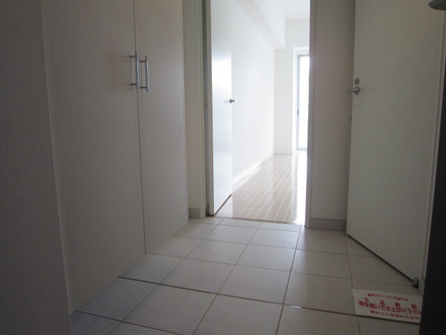 物件内観写真7　(玄関)