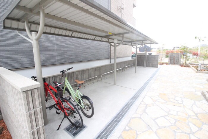 物件外観写真3　(駐輪場)