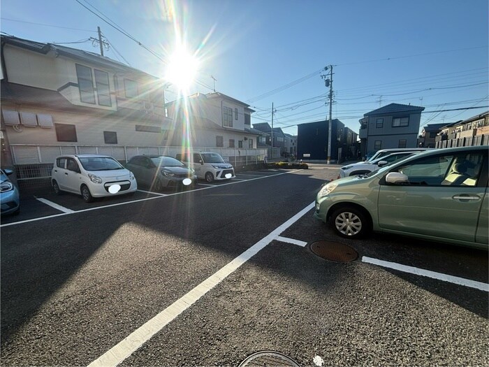 物件外観写真3　(駐車場)