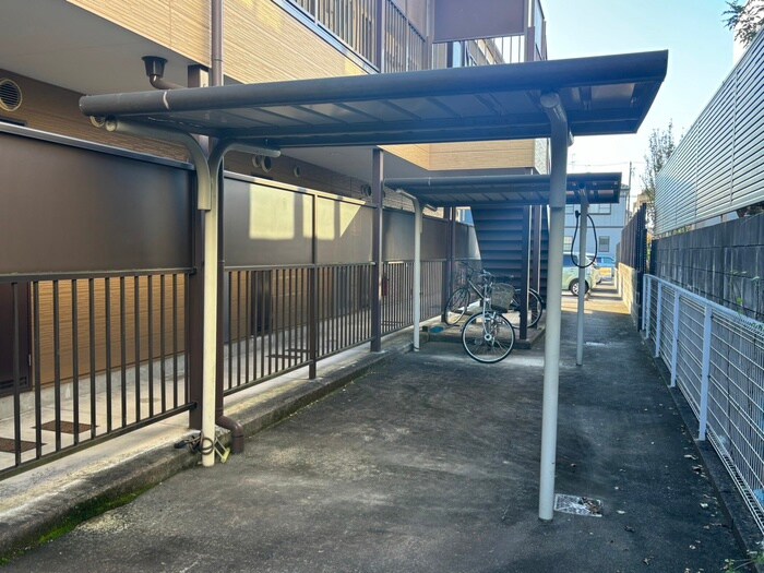 物件外観写真5　(駐輪場)