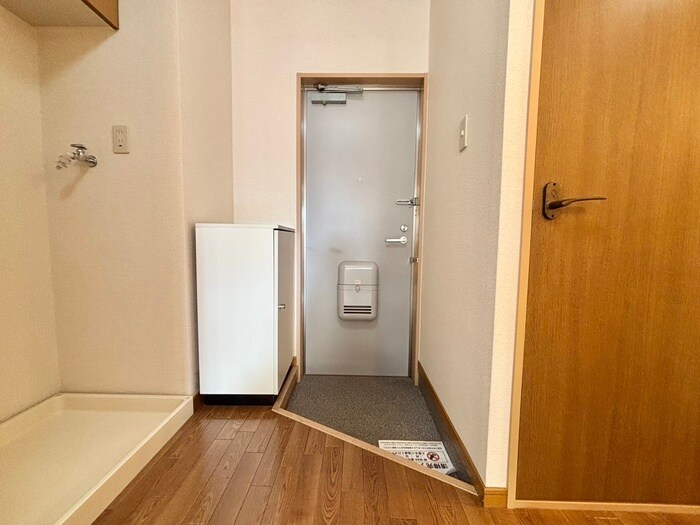 物件内観写真16　(玄関)