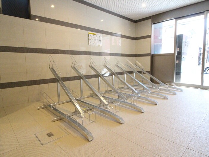 物件外観写真3　(駐輪場)