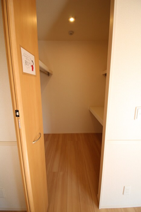 物件内観写真7　(収納)
