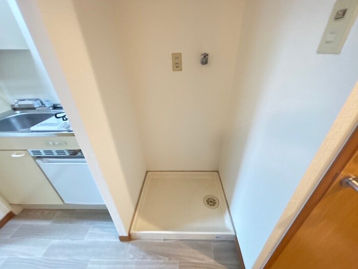 物件内観写真18　(洗濯機置場)