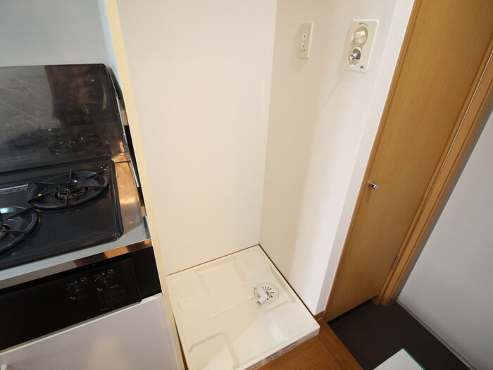 物件内観写真12　(洗濯機置場)