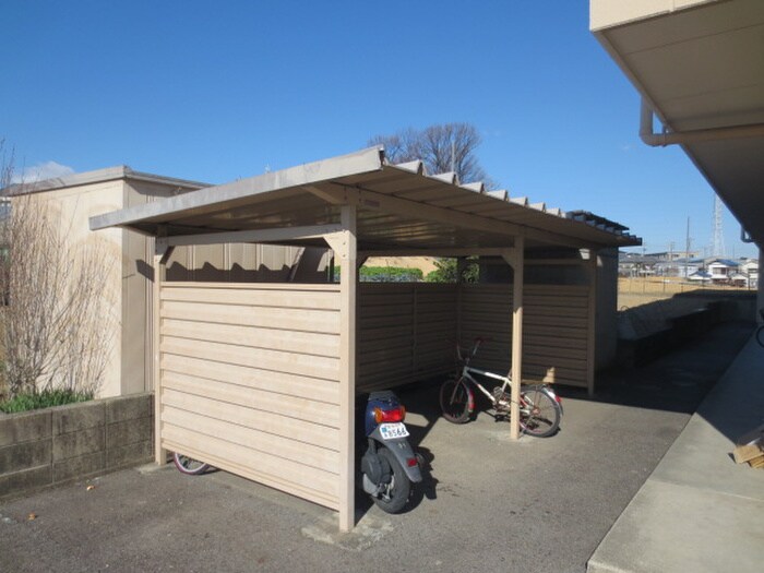 物件外観写真3　(駐輪場)